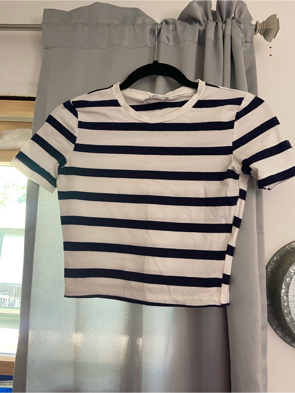 Zara White and Navy Striped Crop Tee